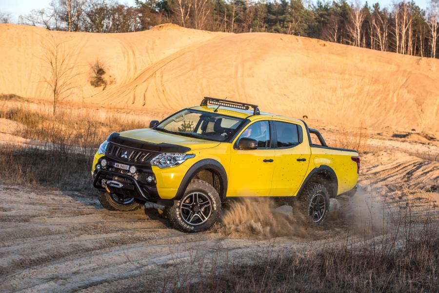  Mitsubishi L200 Monster Concept 2016 года  (фото 17 из 30)